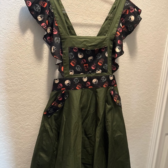 Universal Studio Woman’s Monsters Unique Vintage Monster Dress Size Med 6-8 - Picture 6 of 9